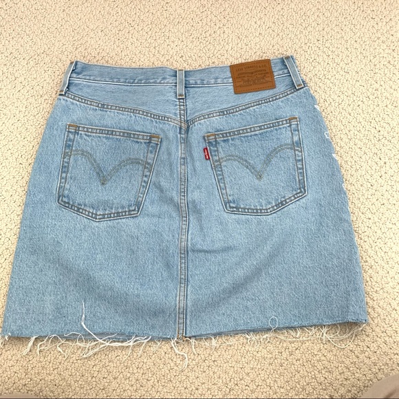 Levi’s denim skirt - Picture 2 of 5
